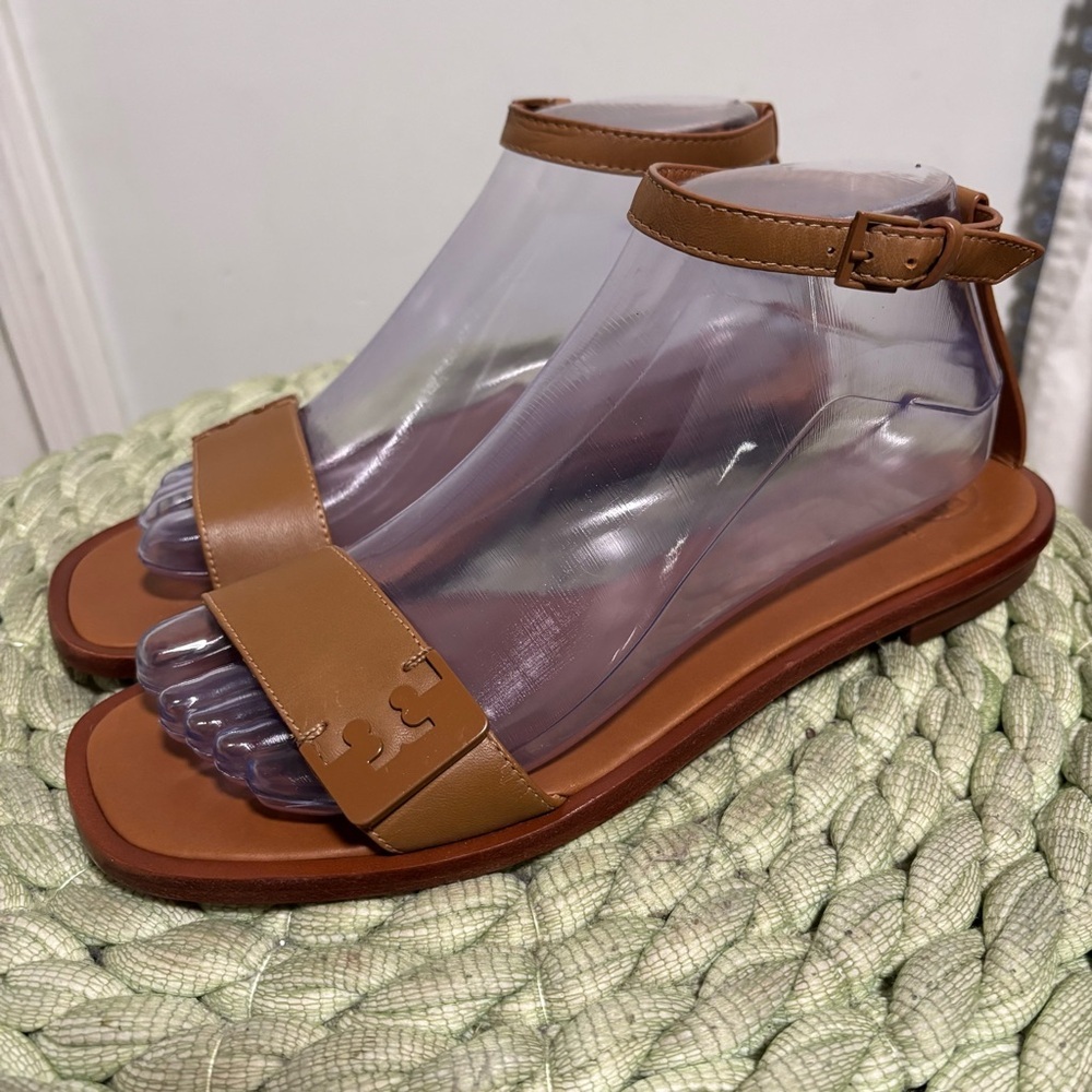 NEW Tory Burch Gabrielle Brown Leather Ankle Strap Flat Sandals Size 8 - Picture 3 of 11